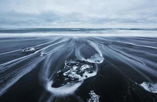 islande, lagune de jokulsarlon, belle photo de paysage froid de la baie de lagune glaciaire islandaise