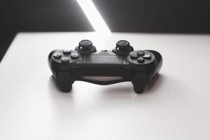 joystick de la console de jeu sur un tableau blanc photo