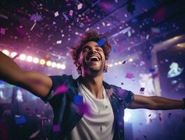 ai généré femme effectue à boîte de nuit Danse avec confettis photo