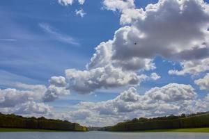 Une vue solitaire du parc de Versailles, France photo