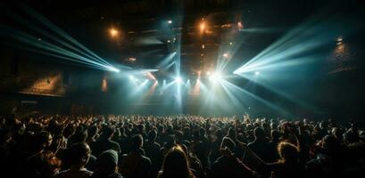 ai généré foule à concert allumé en haut lumière poutres photo