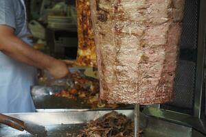 tournant traditionnel Gyros Viande proche en haut photo