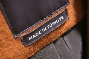 fabriqué dans turkiye étiquette sur une tissu photo