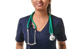 magnifique Jeune médecin avec une stéthoscope, isolé sur blanc photo