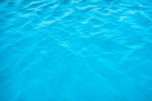vague ondulation turquoise bleu surface de bassin photo