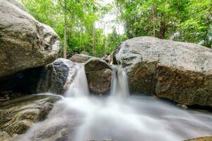 huai Yang cascade tropical forêt tropicale dans nationale parc photo