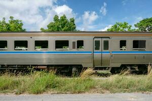 côté vue ancien bogie train sur rail photo