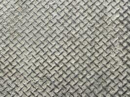 patiné inoxydable acier bande de roulement diamant assiette avec poussière industriel sol photo