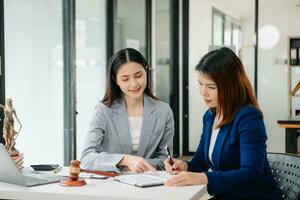 asiatique affaires loi concept, avocat affaires avocats sont consultant avocats pour femmes entrepreneurs à fichier droits d'auteur procès photo