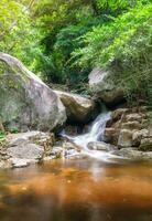 huai Yang cascade tropical forêt tropicale dans nationale parc photo