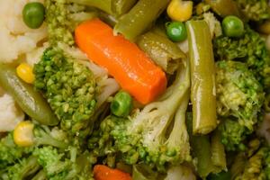 délicieux Frais des légumes à la vapeur carottes, brocoli, choufleur photo