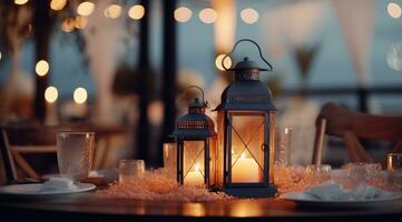 ai généré table réglage dans une restaurant avec lanternes et bougies photo