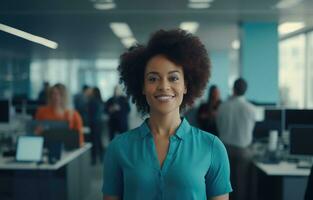 ai généré souriant Afro-américain femme dans une affaires Bureau photo