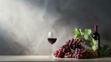 ai généré une verre de rouge du vin et les raisins sur une foncé surface photo