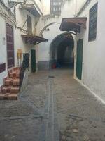 explorer le des rues de le vieux ville de Tétouan photo