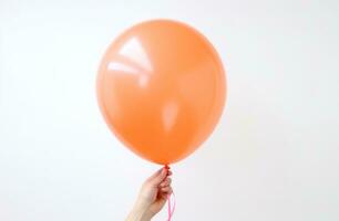 ai généré la personne en portant sur à Orange ballon faire la fête. photo