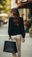 ai généré arrière vue de brunette femme en portant achats sac avec brouiller bokeh en plein air Contexte. photo