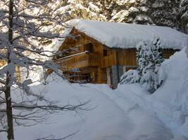 une neigeux Montagne photo