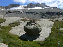 une rocheux Montagne photo