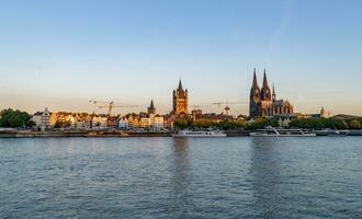 Matin vue de eau de Cologne vieux ville photo