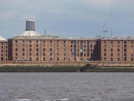 Le complexe Albert Dock de bâtiments et entrepôts portuaires à Liverpool, Royaume-Uni photo