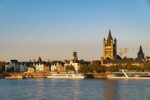 Matin vue de eau de Cologne vieux ville photo