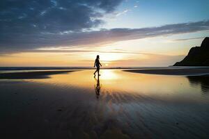 ai généré une la personne en marchant sur le plage à le coucher du soleil. ai généré. photo