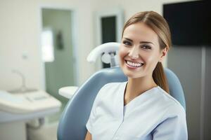 ai généré content Jeune femme souriant vérification en dehors sa parfait en bonne santé les dents séance dans une dentaire chaise à le dentiste photo