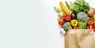 ai généré en bonne santé nourriture dans papier sac des légumes et des fruits sur blanc Contexte. ai généré photo
