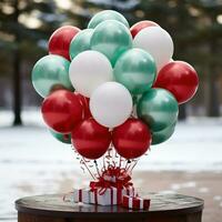 ai généré lassique rouge et vert ballon afficher ensemble contre une neigeux Contexte. photo