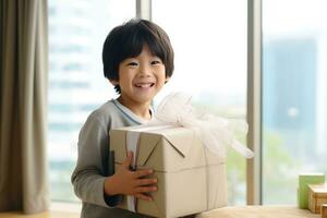 ai généré mignonne asiatique peu garçon en portant une cadeau boîte photo