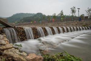 rivières et ponts dans les villages de montagne photo