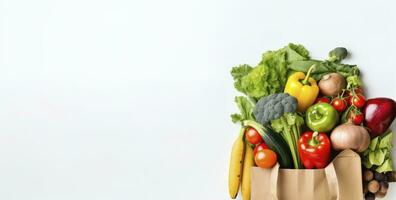 ai généré en bonne santé nourriture dans papier sac des légumes et des fruits sur blanc Contexte. ai généré photo