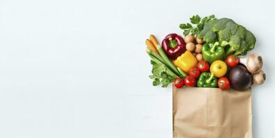 ai généré en bonne santé nourriture dans papier sac des légumes et des fruits sur blanc Contexte. ai généré photo