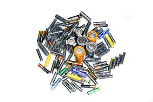 sel et alcalin batteries, une la source de énergie pour portable technologie. aaa et aa piles photo
