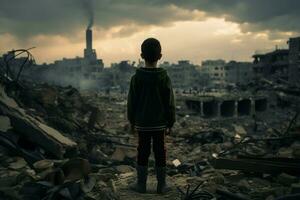 ai généré une seul enfant au milieu de guerres débris, regarder à le ruines photo
