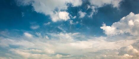 fond de nuages de ciel. photo