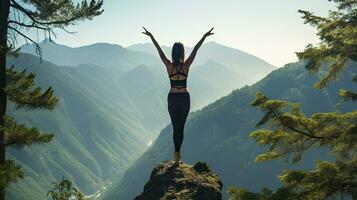 ai généré aventureux femme permanent avec bras élevé dans tranquille Montagne paysage photo