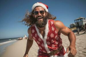 ai généré attrayant musclé Jeune homme portant une Père Noël claus vêtement fonctionnement à plage et souriant à le caméra photo