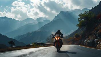 ai généré moto cavalier sur une Montagne route photo