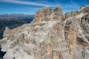 vue sur les sommets des dolomites de la brenta. trentin, italie photo