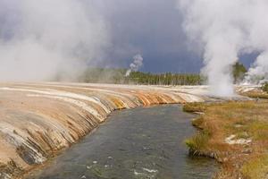 ciel sombre au-dessus de Yellowstone photo