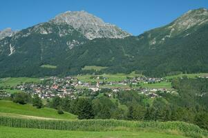 vue à village de telfes je suis Stubai, stubaital, Tirol, Autriche photo