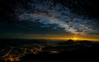 ai généré crépuscule embrasse une symphonie de couleurs plus de majestueux Montagne pics ai généré photo