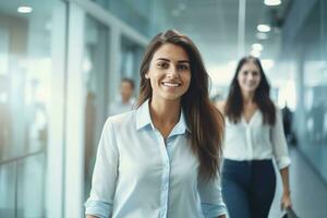 ai généré portrait de réussi et content femme d'affaires, Bureau ouvrier souriant et à la recherche à caméra, travail à l'intérieur moderne bureau. photo