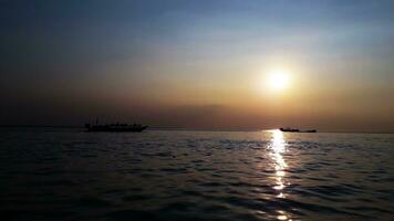 magnifique le coucher du soleil sur le padma rivière photo