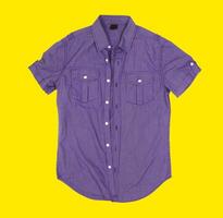 bouton chemise sur Jaune Contexte photo