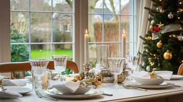 ai généré Noël vacances famille petit-déjeuner, table réglage décor et de fête paysage de table, Anglais pays et Accueil coiffant photo