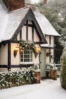 ai généré magnifique pays chalet décoré pour Noël sur une neigeux hiver jour, vacances et fête, génératif ai photo