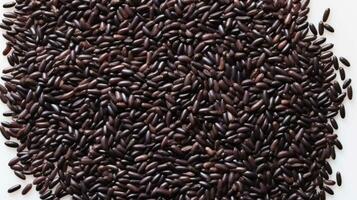 ai généré proche en haut de noir riz céréales épars sur blanc arrière-plan, Haut voir. sauvage riz texture. adapté pour nourriture et nutrition en relation contenu. idéal pour utilisation dans culinaire et liés à la santé photo